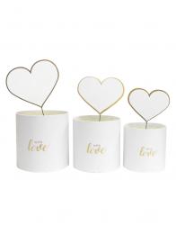 Набор из трёх белых подарочных круглых коробок со вставками в форме сердечек для букетов, размер d18,5*h19 см.